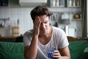 Man who quit drinking without rehab going through withdrawal